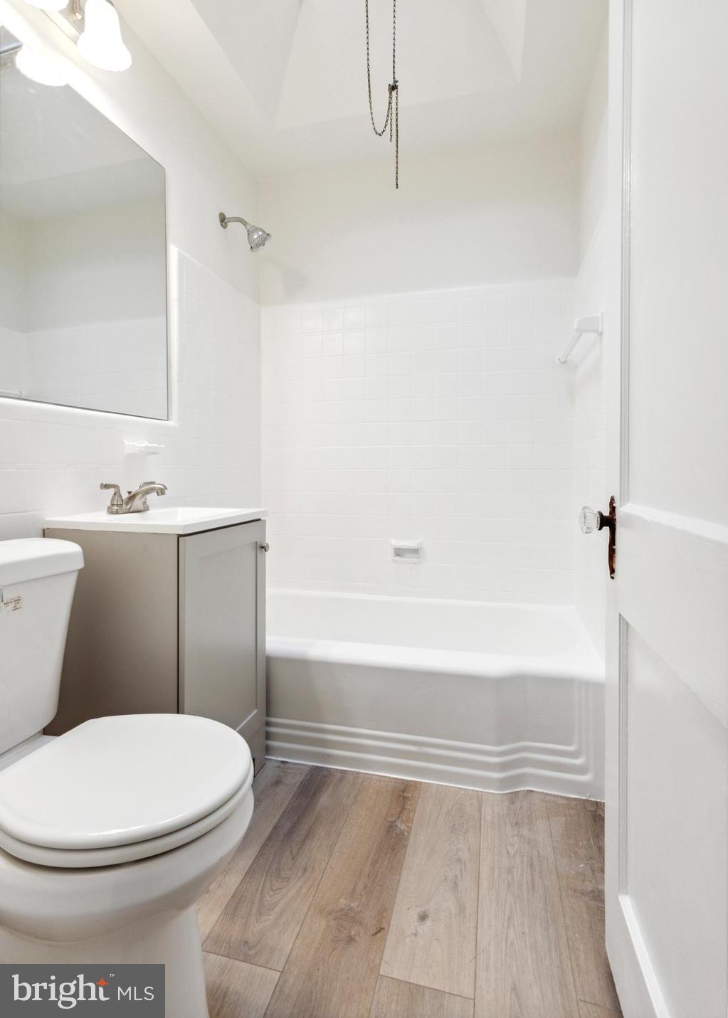 727 Derwyn Road Drexel Hill, PA 19026 - Photo 12 of 15 Hall Bath