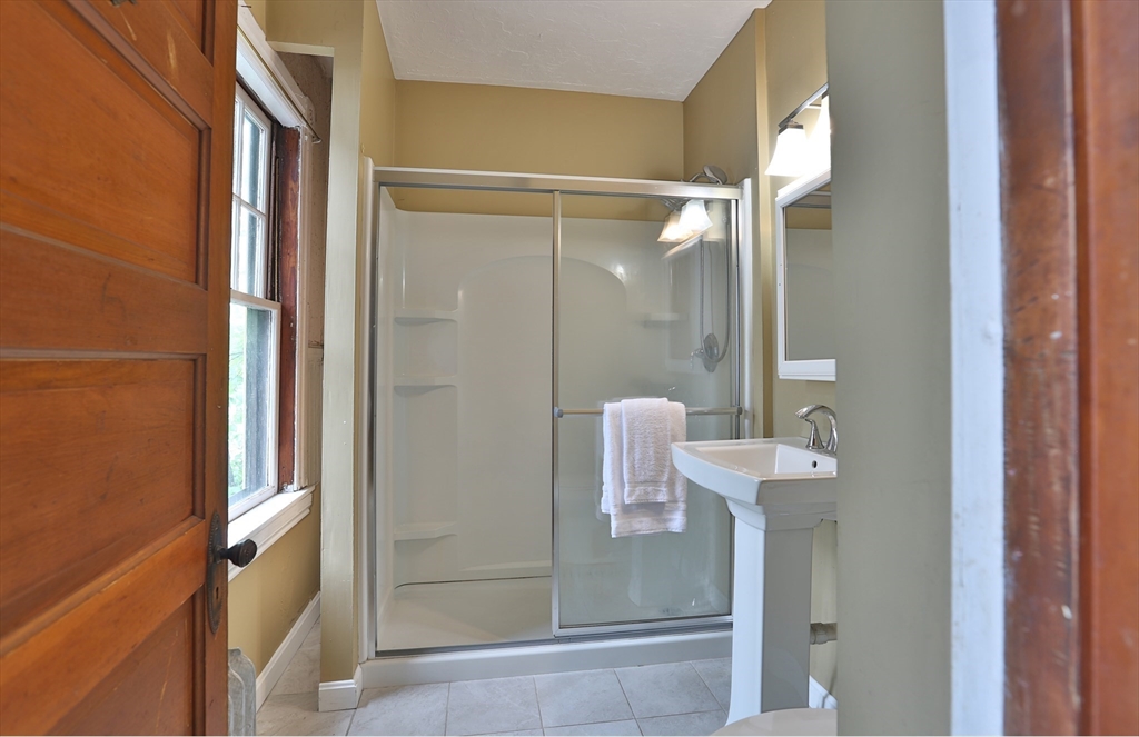 4 Trowbridge Road Worcester, MA 01609 - Photo 19 of 25