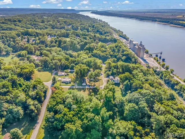 $190,000 | 153 Chester Street, Chester, IL 62233