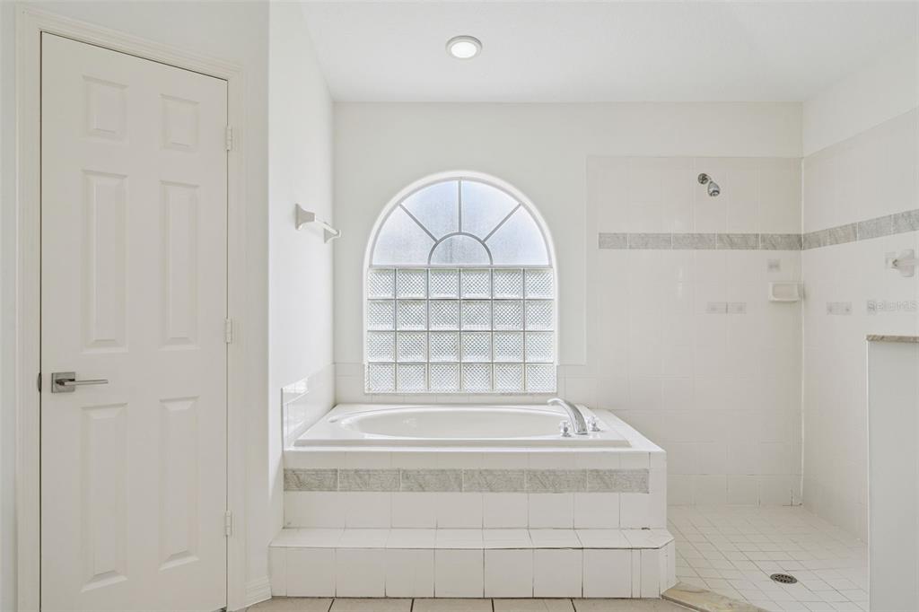 2440 Holly Ridge Court Clermont, FL 34711 - Photo 36 of 43 a spacious bathroom with a bath tub and shower