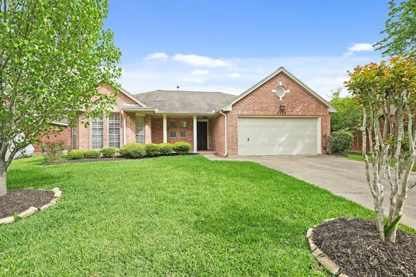 $2,300 | 2727 North Peach Hollow Circle, Pearland, TX 77584