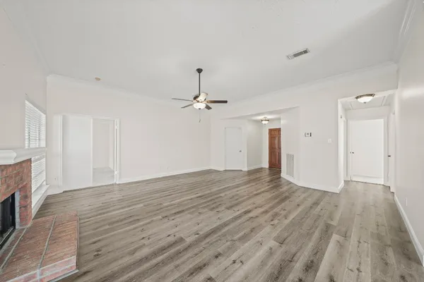 $2,300 | 2727 North Peach Hollow Circle, Pearland, TX 77584