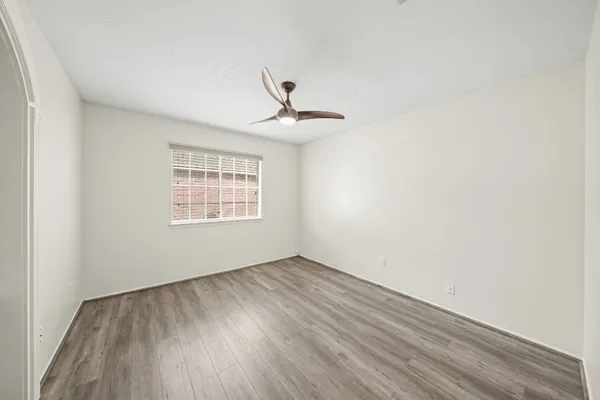 $2,300 | 2727 North Peach Hollow Circle, Pearland, TX 77584