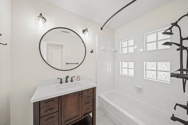 $2,300 | 2727 North Peach Hollow Circle, Pearland, TX 77584