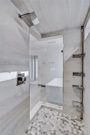 a view of a house with backyard and garden