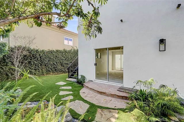 $24,000 | 204 North Poinsettia Avenue, Manhattan Beach, CA 90266