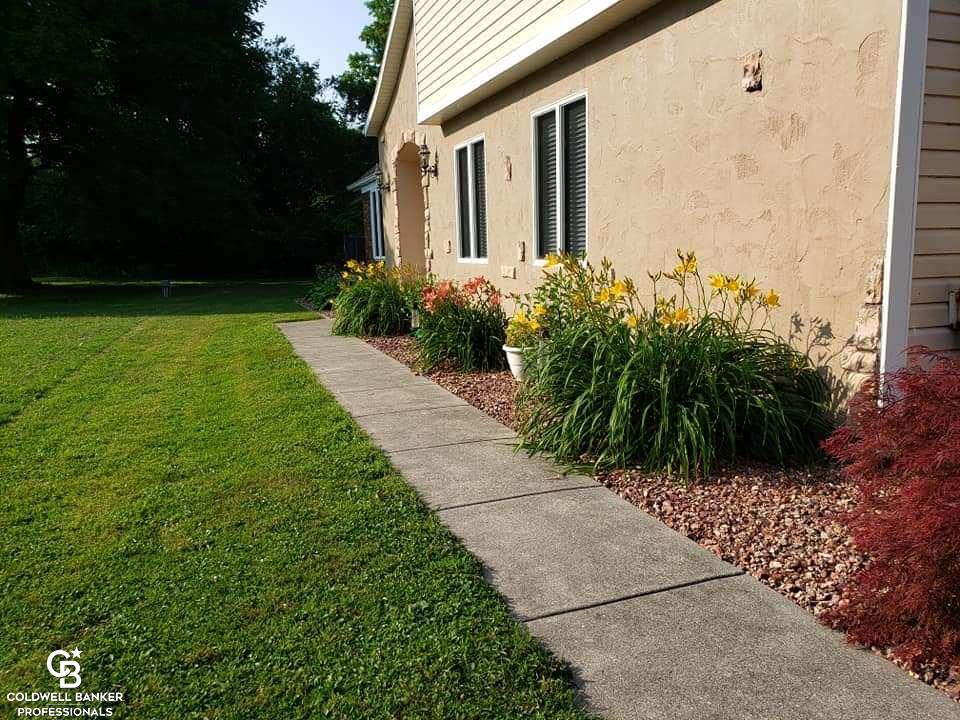 4987 Lakeshore Road Lexington, MI 48450 - Photo 10 of 45 50012275-9.JPG