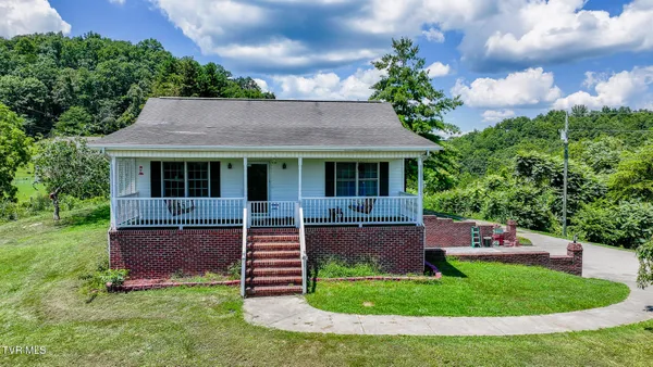 $310,000 | 124 Maple Crest Circle, Surgoinsville, TN 37873