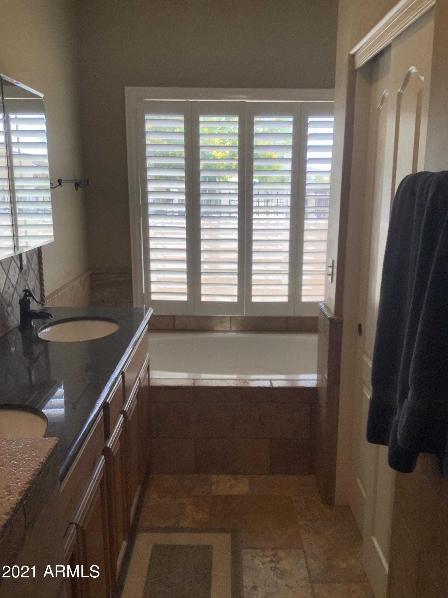 705 West Cloud Road Phoenix, AZ 85086 - Photo 10 of 52 76557A04-A094-4735-A2AC-A1D3A4239190