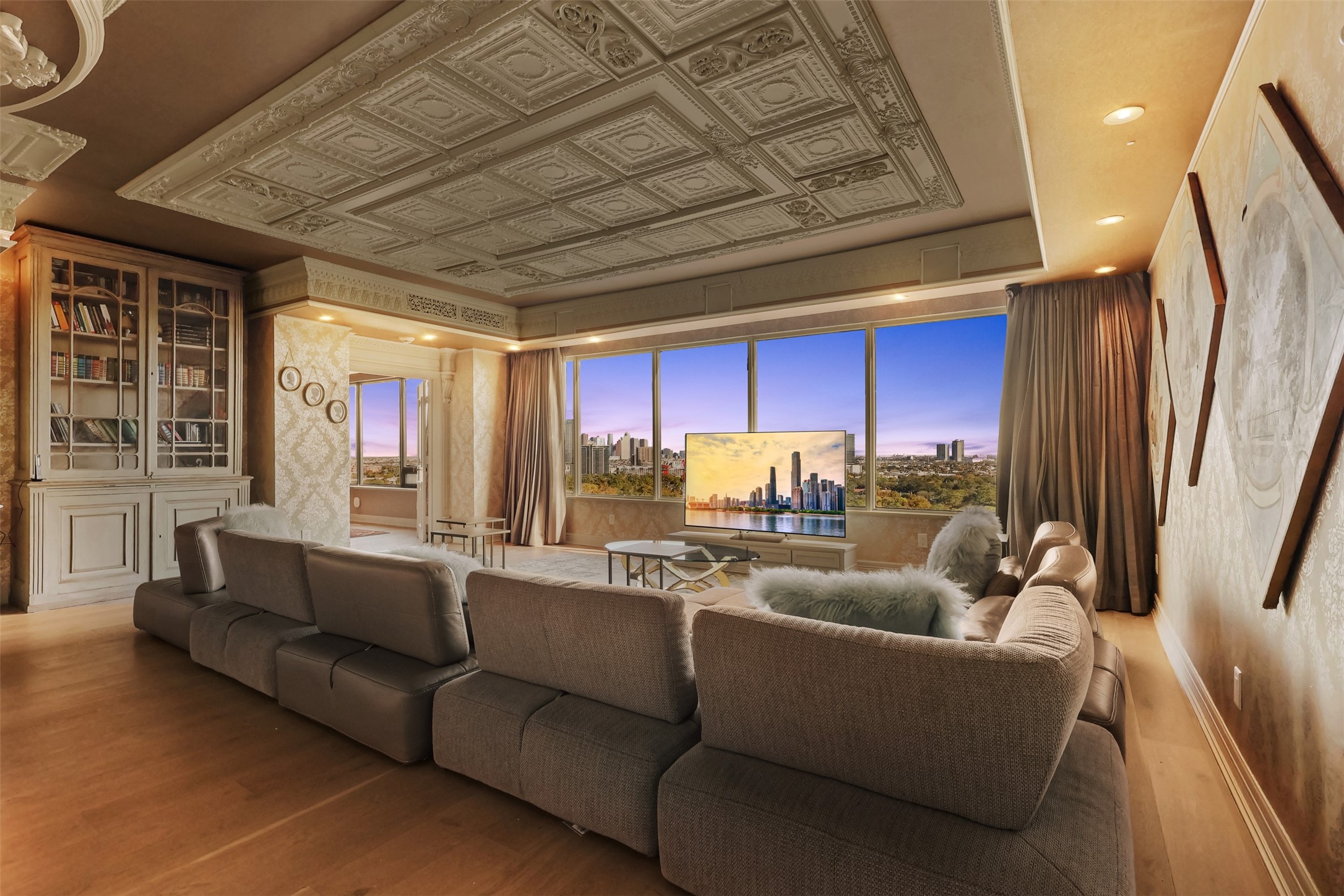 101 Westcott Street, Unit 2001 Houston, TX 77007 - Photo 36 of 47 a living room with furniture and a large window