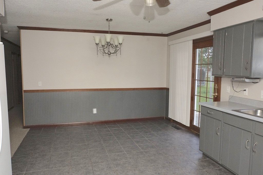 315 Rockingham Avenue Alma, MI 48801 - Photo 30 of 34 1818095-29.JPG