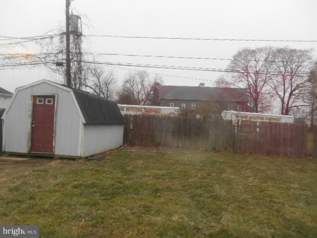 35 Lea Road New Castle, DE 19720 - Photo 16 of 16 Rear Yard with Fence