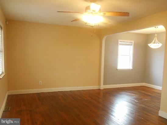 35 Lea Road New Castle, DE 19720 - Photo 4 of 16 Living Room into Dining Room View