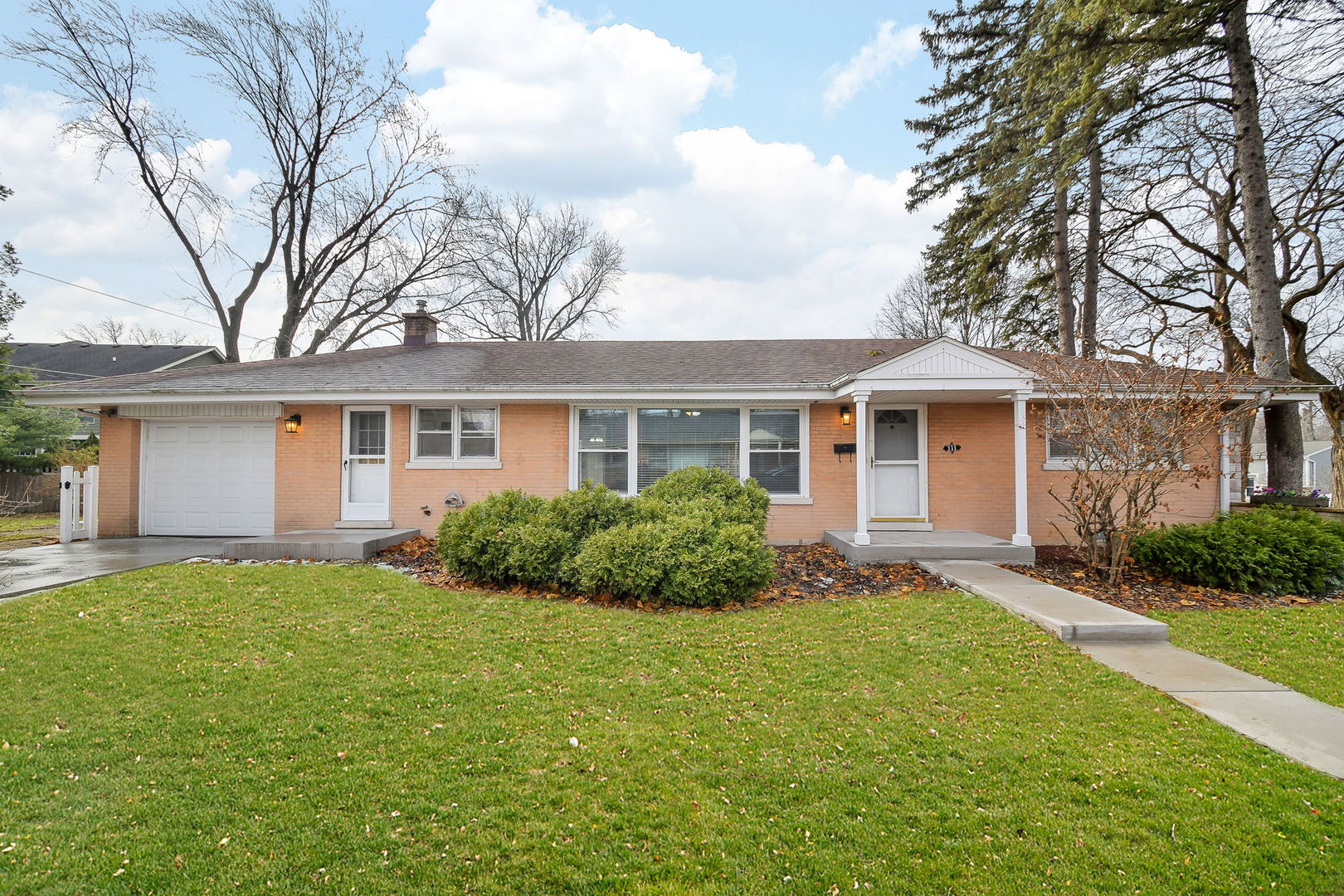 111 South Lorraine Road Wheaton, IL 60187 - Photo 1 of 14 Gallery Image 1