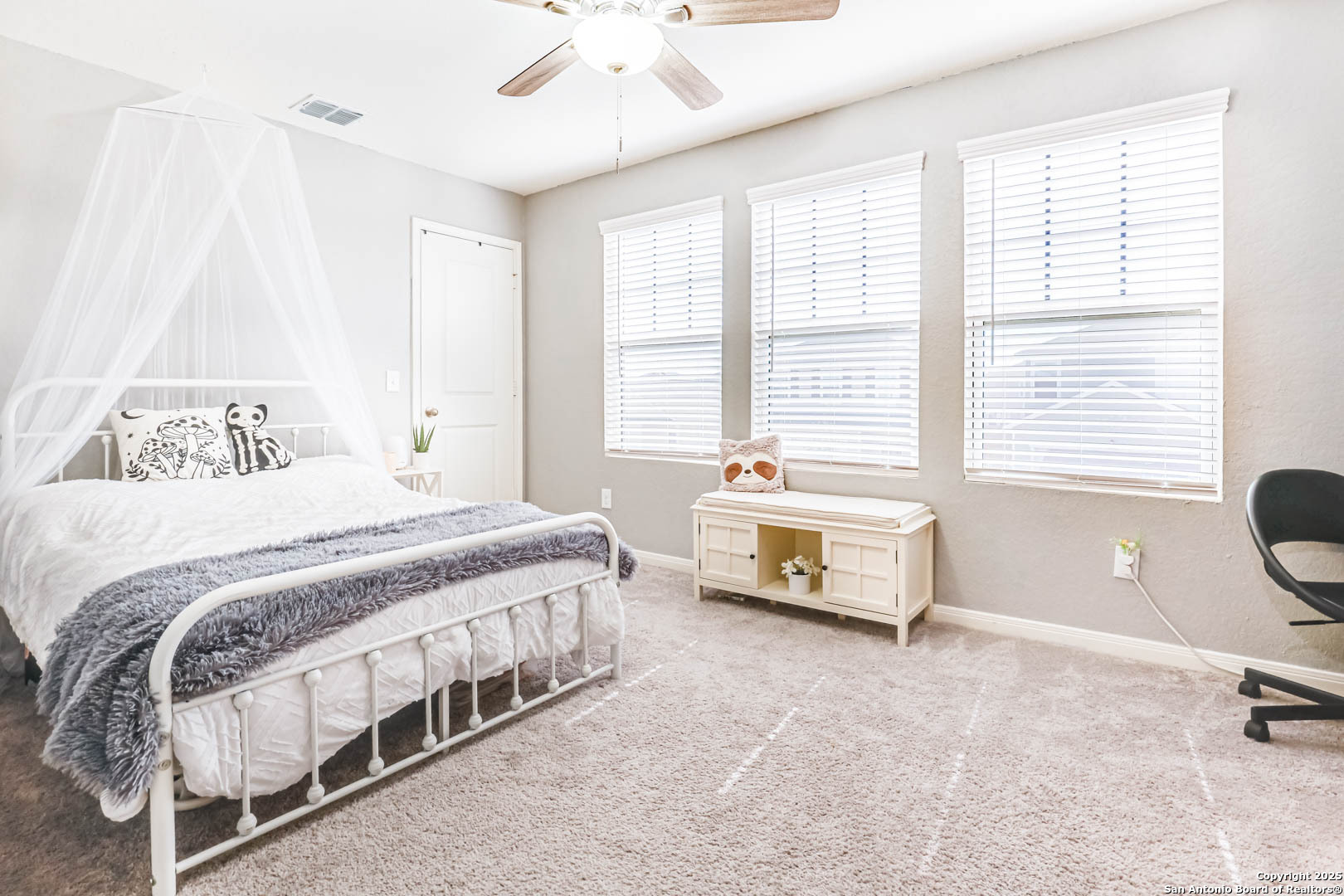 14383 Palm Ridge San Antonio, TX 78253 - Photo 22 of 44 a spacious bedroom with a bed and a table chair