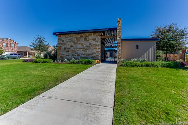 a view of a back yard of the house