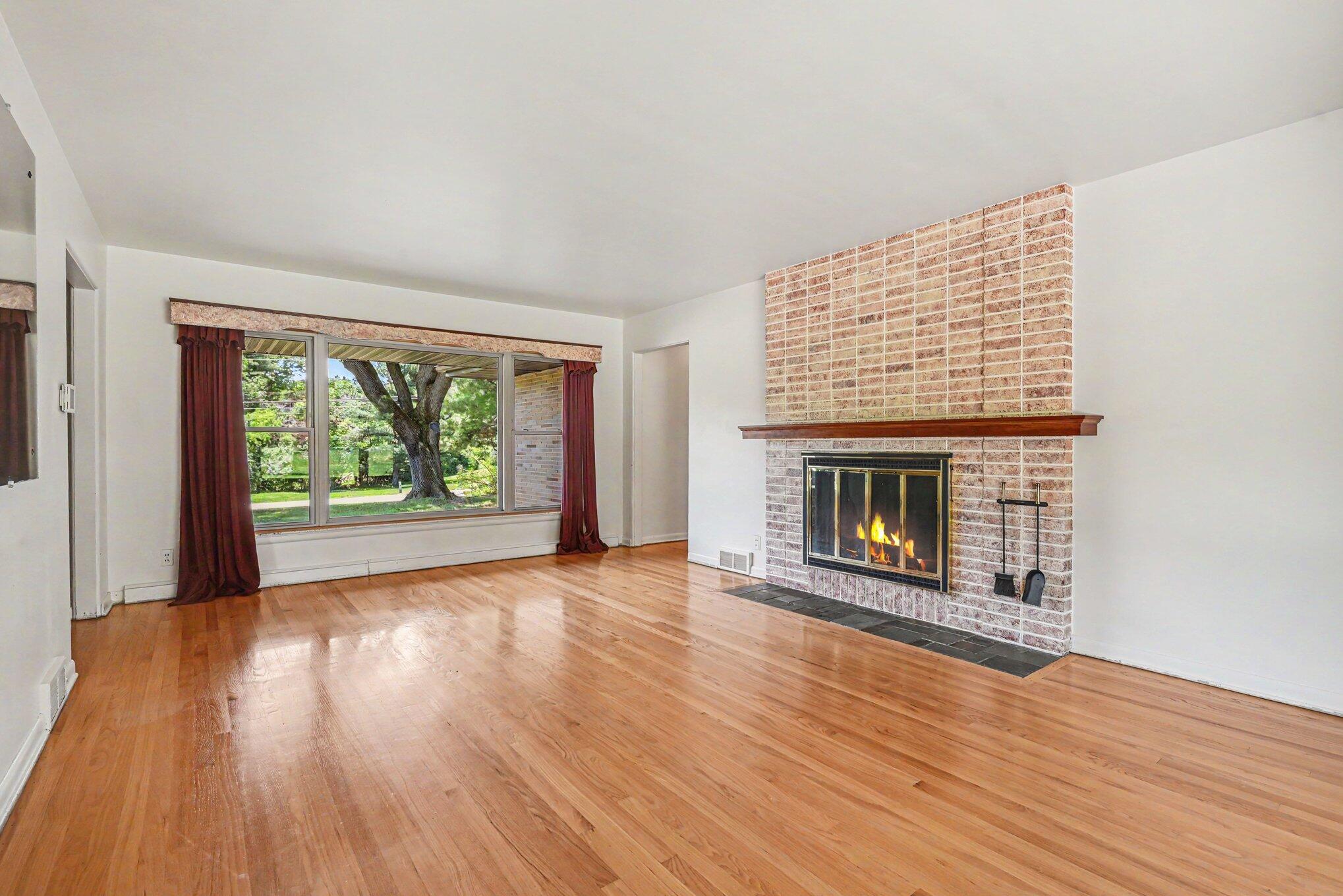 2556 Angling Road Kalamazoo, MI 49008 - Photo 5 of 26 005_file_6861