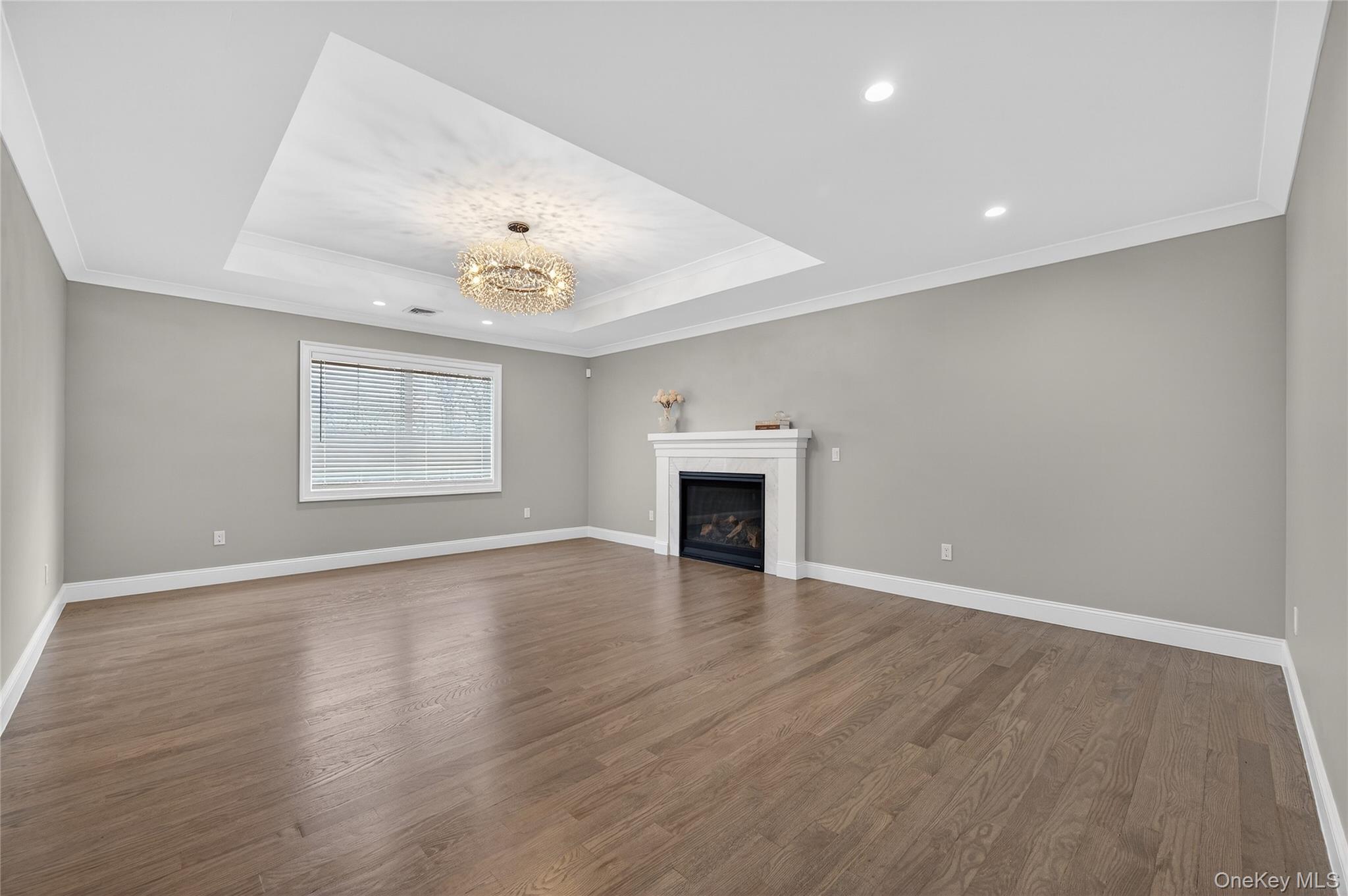 208 Cow Neck Road Port Washington, NY 11050 - Photo 17 of 39