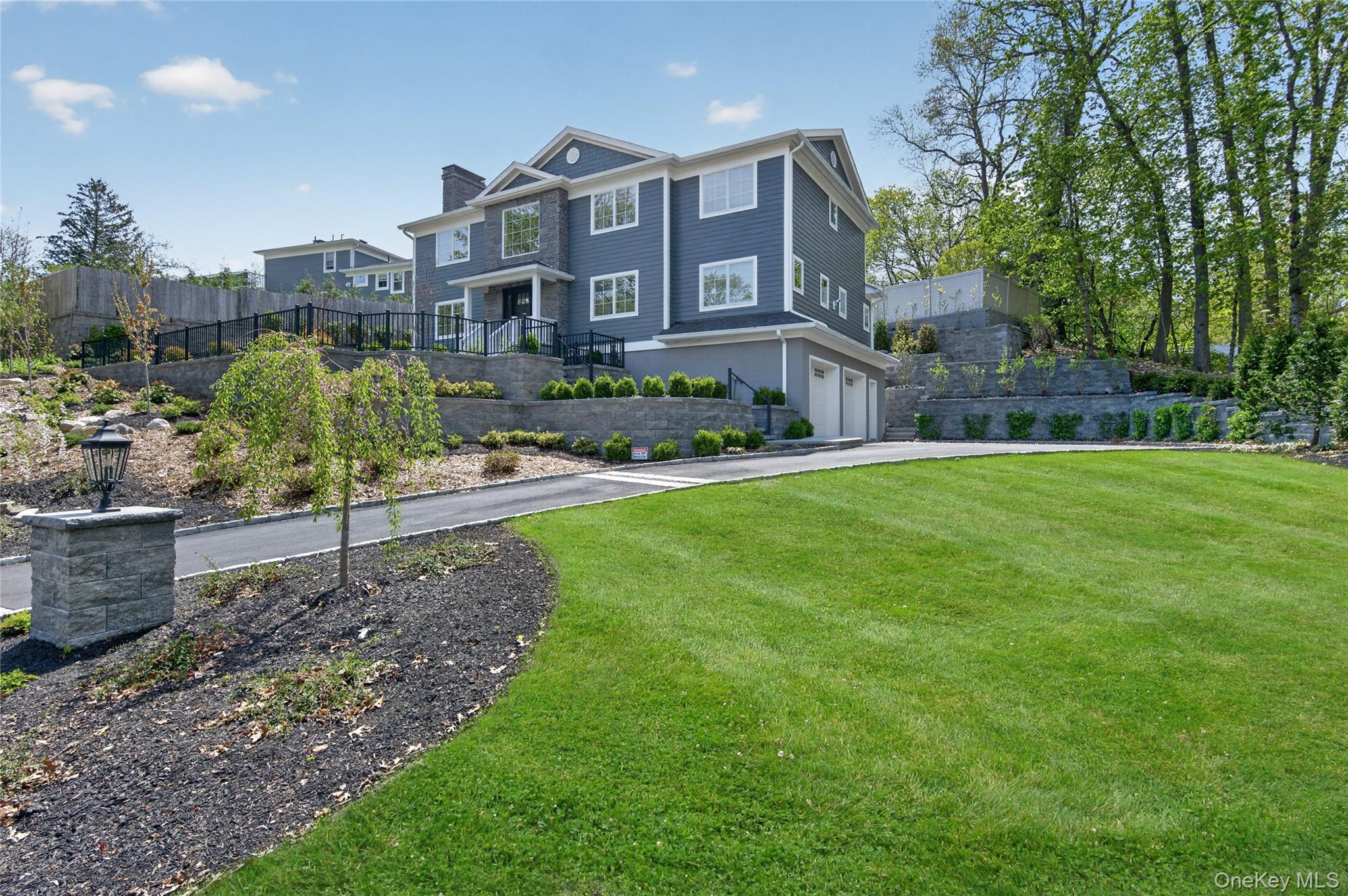 208 Cow Neck Road Port Washington, NY 11050 - Photo 2 of 39