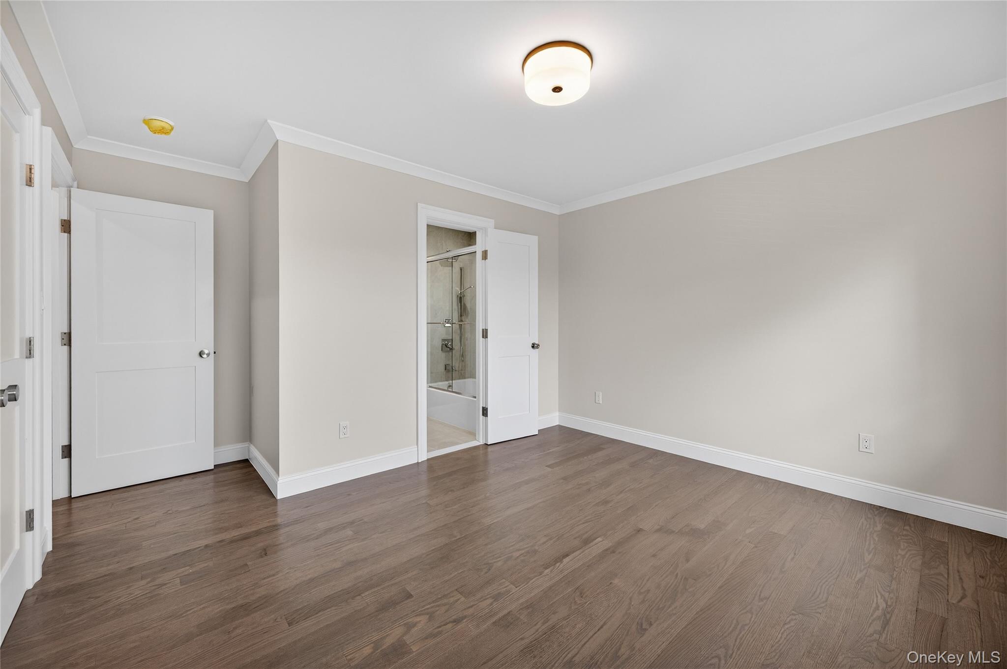 208 Cow Neck Road Port Washington, NY 11050 - Photo 28 of 39