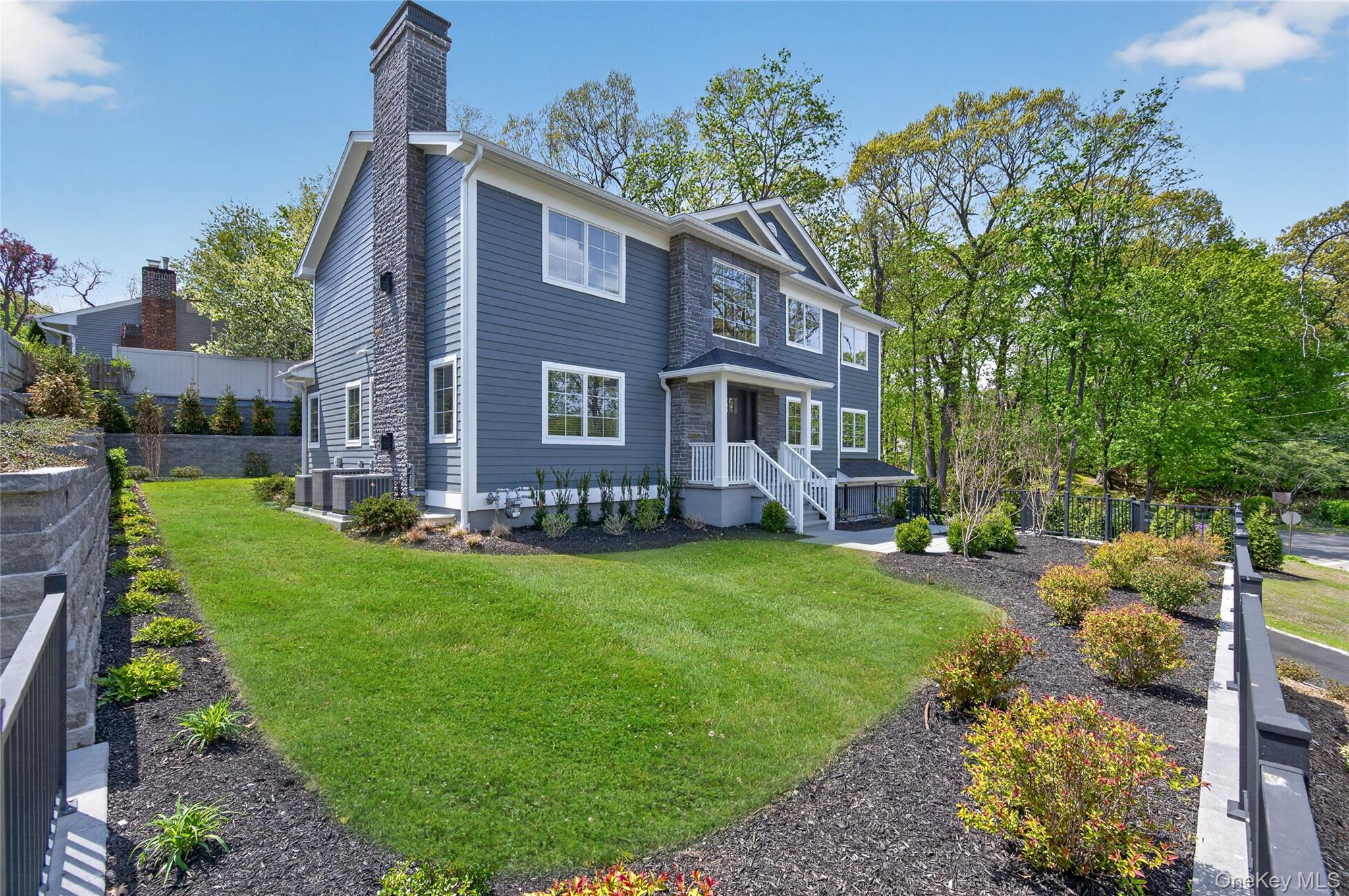 208 Cow Neck Road Port Washington, NY 11050 - Photo 3 of 39
