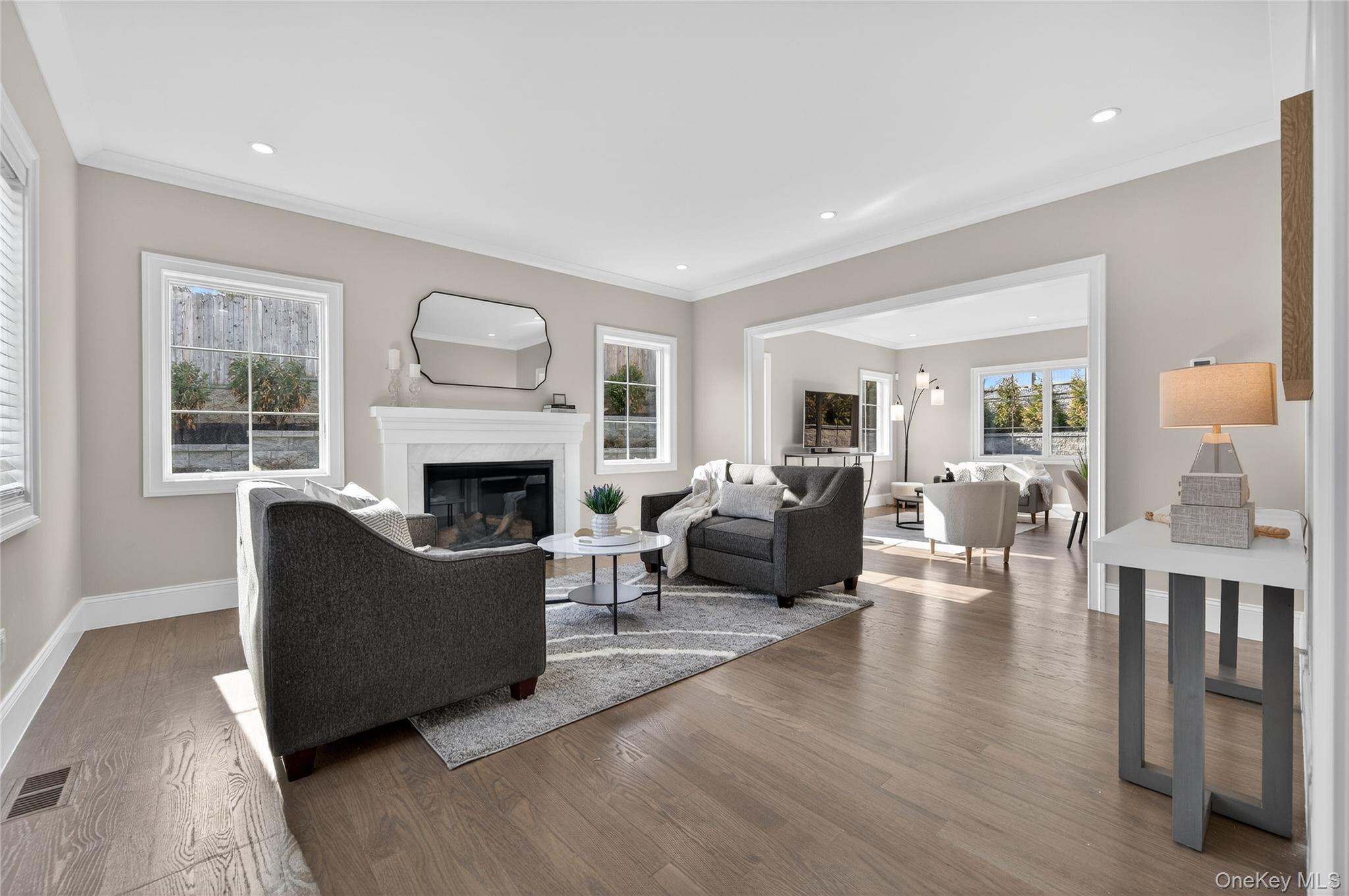 208 Cow Neck Road Port Washington, NY 11050 - Photo 6 of 39