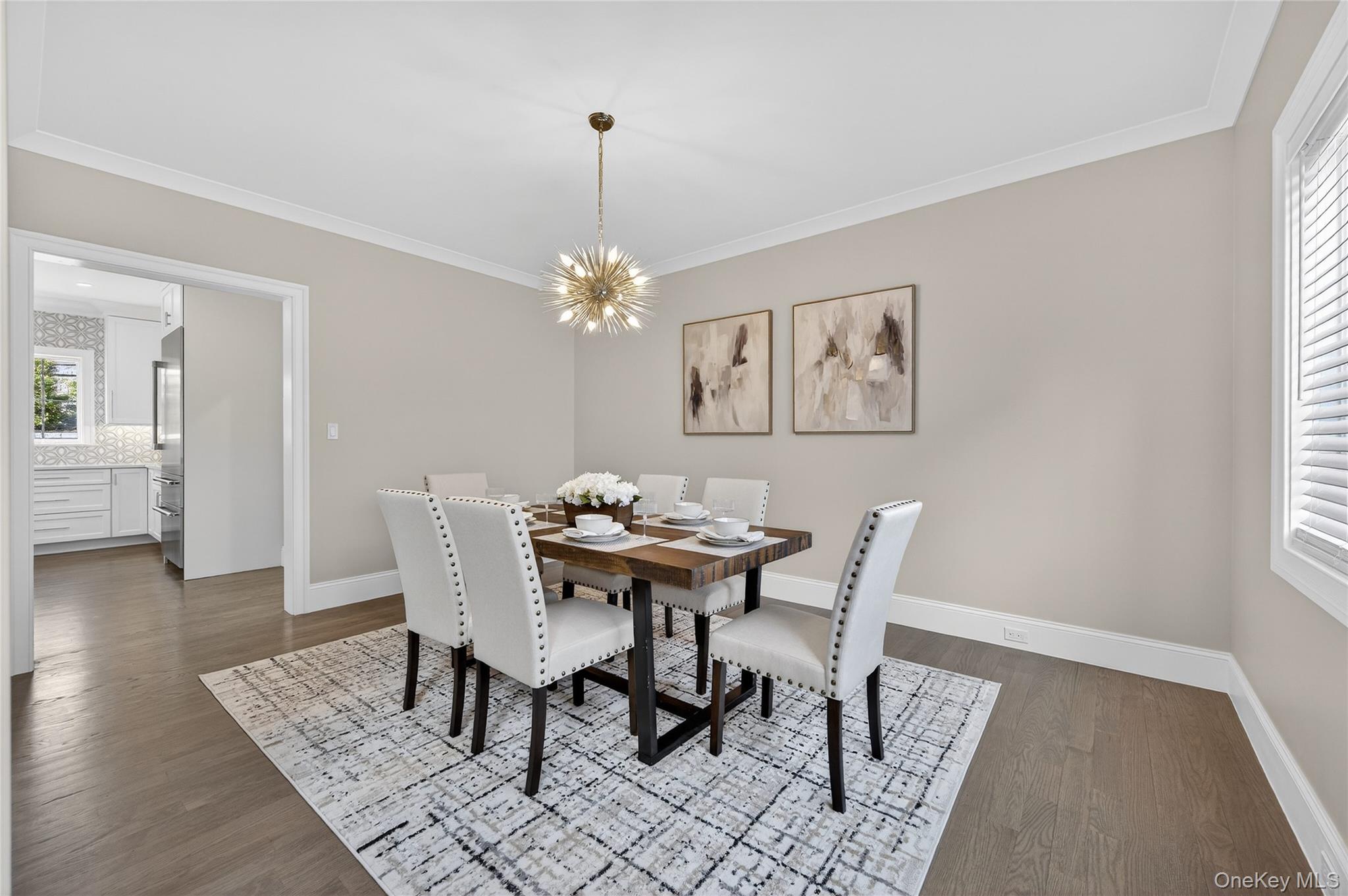 208 Cow Neck Road Port Washington, NY 11050 - Photo 8 of 39