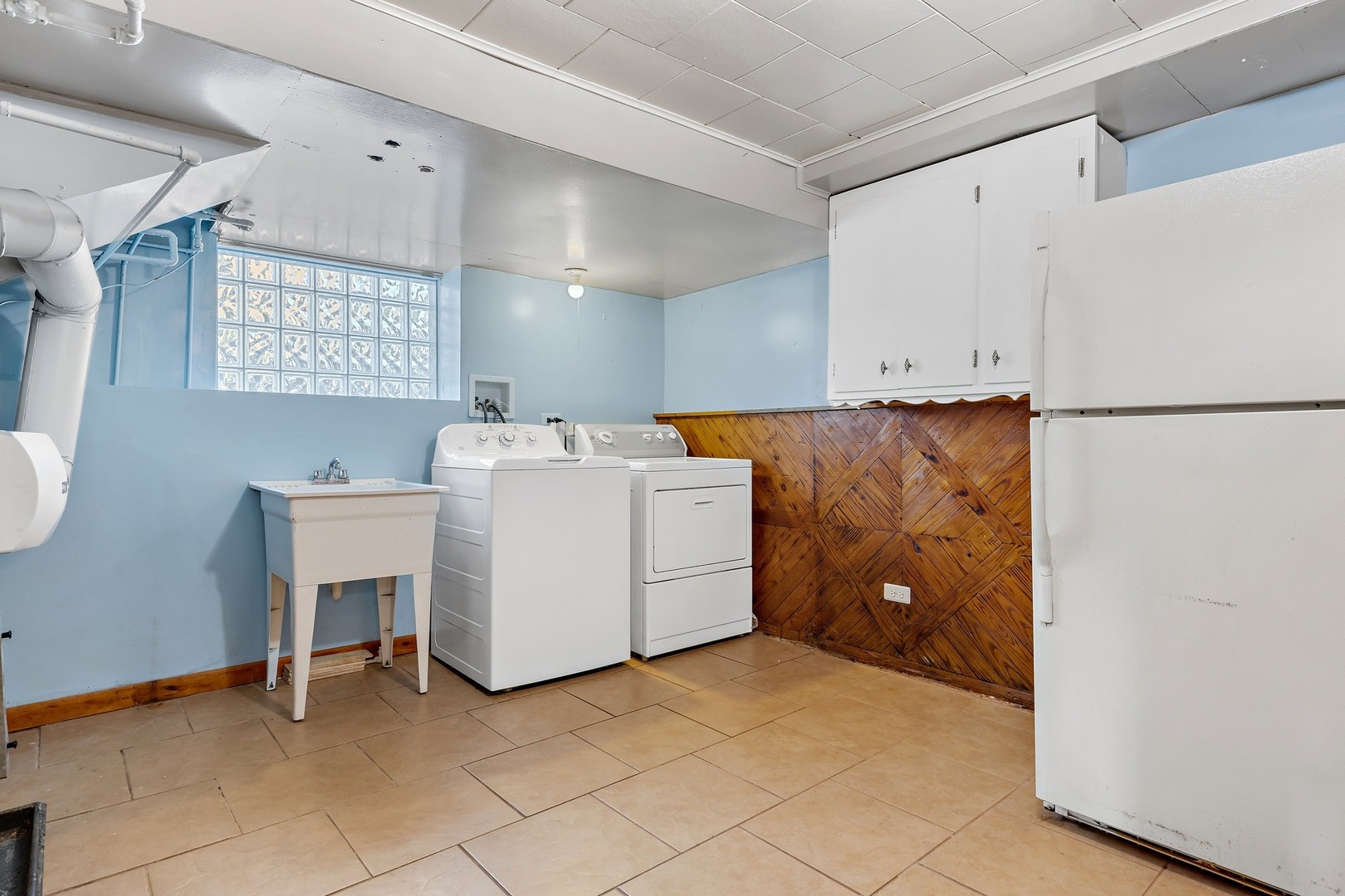 9011 24th Street Riverside, IL 60546 - Photo 18 of 22 a utility room with dryer and washer