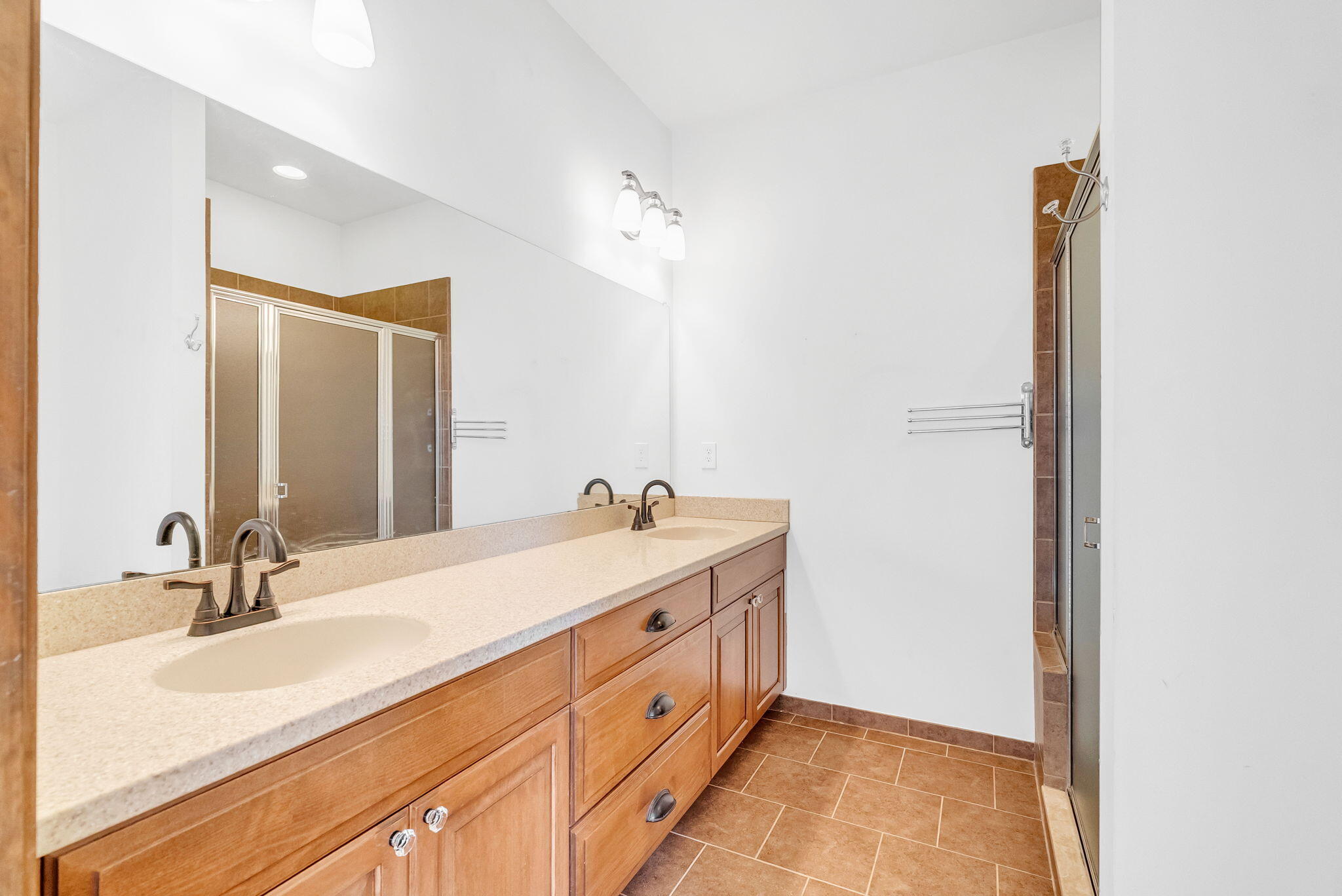 3806 Partagas Drive, Unit 48 Sterling Heights, MI 48310 - Photo 17 of 28 Primary Bath