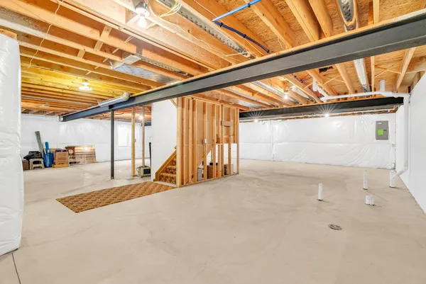 $379,900 | 3806 Partagas Drive, Unit 48, Sterling Heights, MI 48310