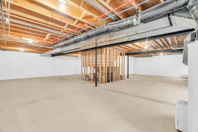 $389,900 | 3806 Partagas Drive, Unit 48, Sterling Heights, MI 48310