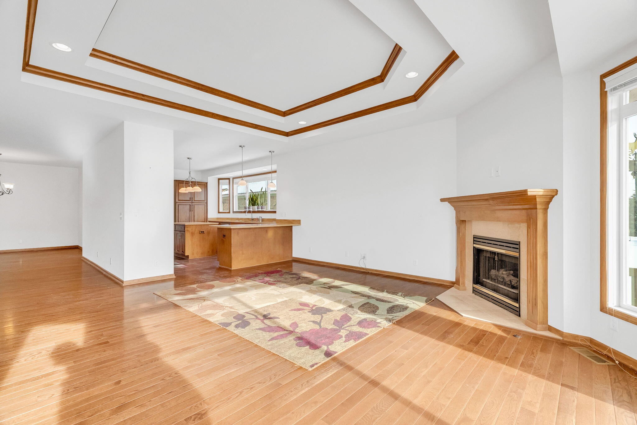 3806 Partagas Drive, Unit 48 Sterling Heights, MI 48310 - Photo 5 of 28 Great Room2