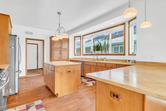 $389,900 | 3806 Partagas Drive, Unit 48, Sterling Heights, MI 48310