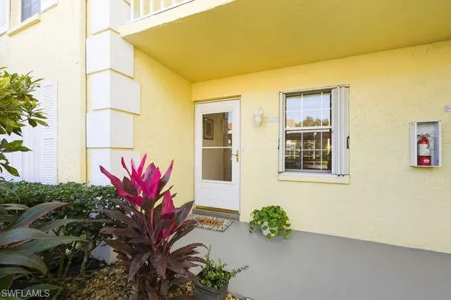 $220,000 | 2596 Kings Lake Boulevard, Unit 5103, Naples, FL 34112