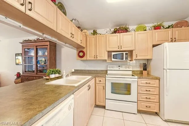 $220,000 | 2596 Kings Lake Boulevard, Unit 5103, Naples, FL 34112
