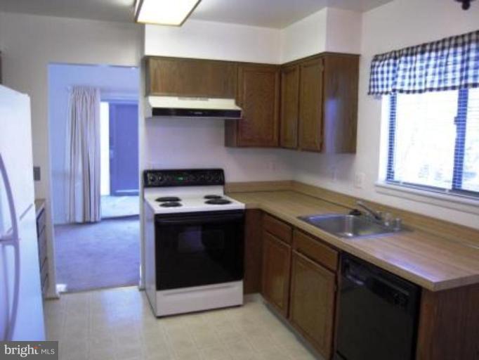 6905 Spelman Drive Springfield, VA 22153 - Photo 8 of 27 Kitchen #3
