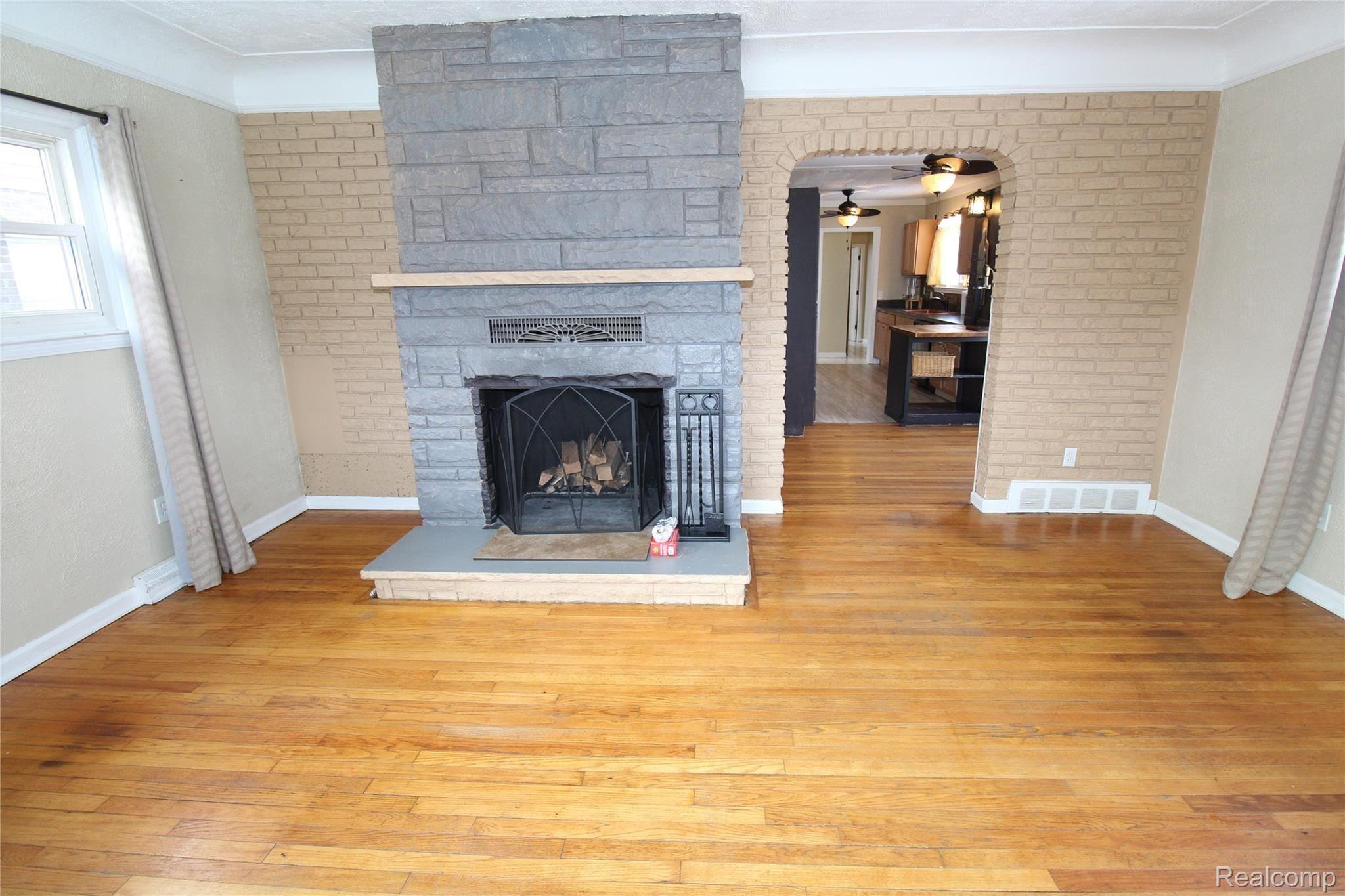 3320 Harding Street Dearborn, MI 48124 - Photo 7 of 19 IMG_2125.JPG