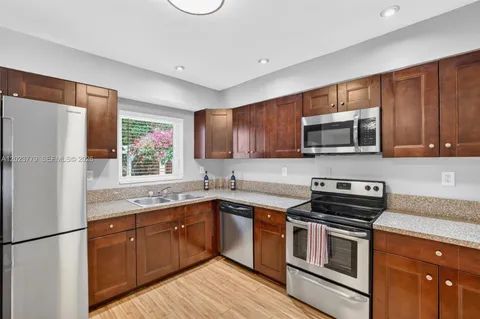 $650,000 | 709 Northwest 9th Court, Hallandale Beach, FL 33009