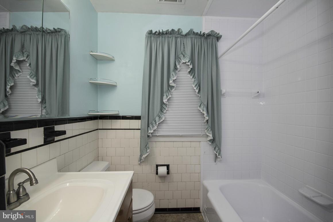 7828 Oakleigh Road Baltimore, MD 21234 - Photo 14 of 27 Bath
