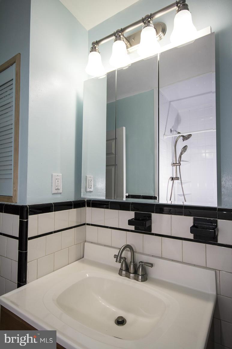 7828 Oakleigh Road Baltimore, MD 21234 - Photo 15 of 27 Bath