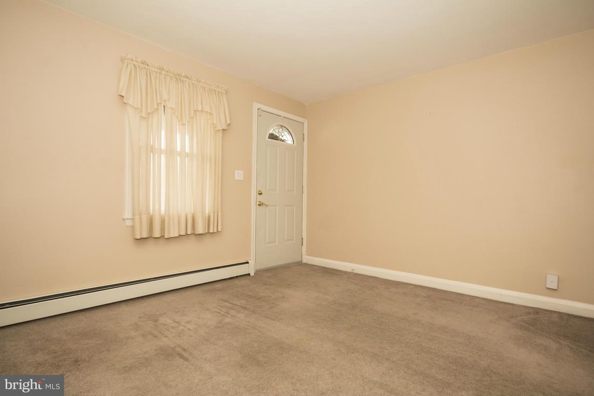 7828 Oakleigh Road Baltimore, MD 21234 - Photo 3 of 27 Living Room