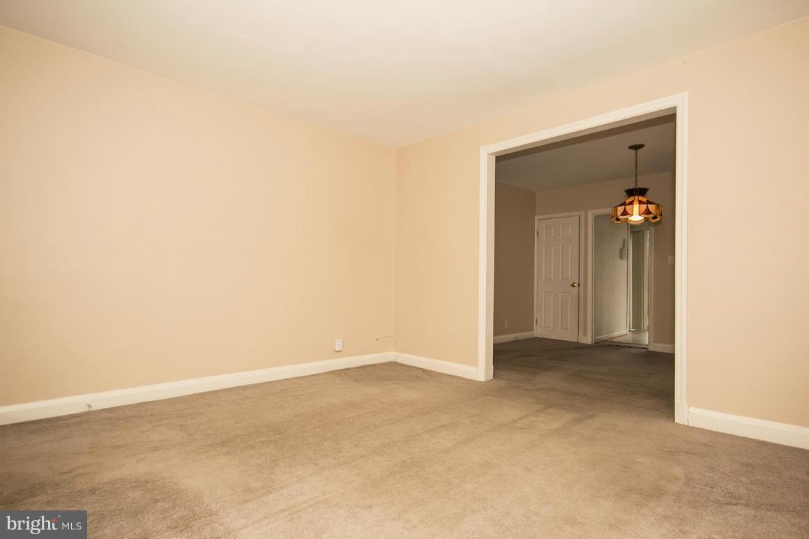 7828 Oakleigh Road Baltimore, MD 21234 - Photo 4 of 27 Living Room