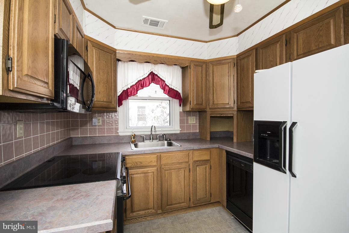 7828 Oakleigh Road Baltimore, MD 21234 - Photo 7 of 27 Kitchen