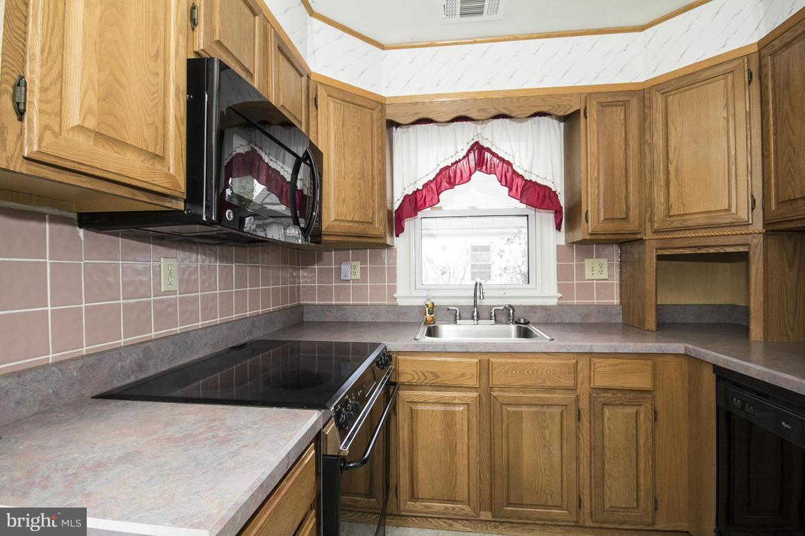 7828 Oakleigh Road Baltimore, MD 21234 - Photo 8 of 27 Kitchen