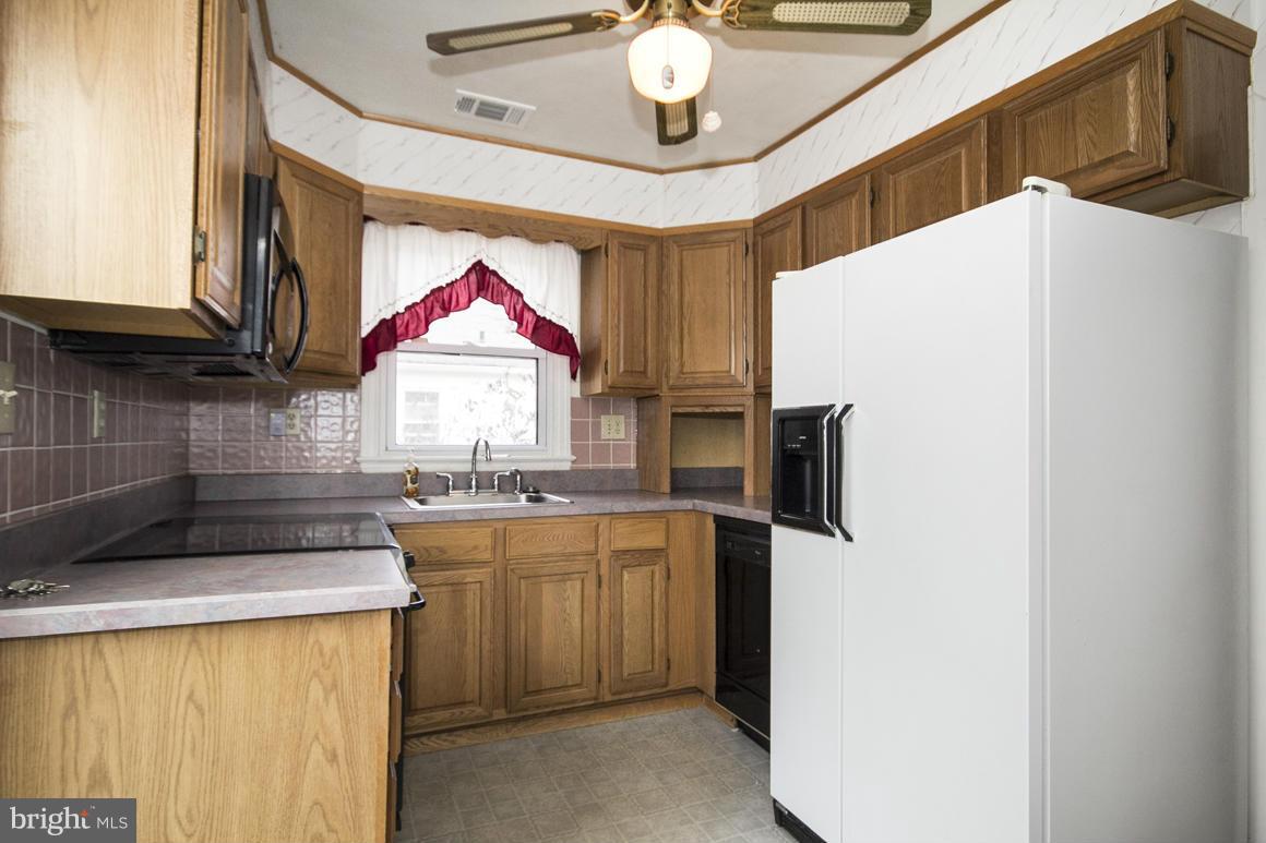 7828 Oakleigh Road Baltimore, MD 21234 - Photo 9 of 27 Kitchen
