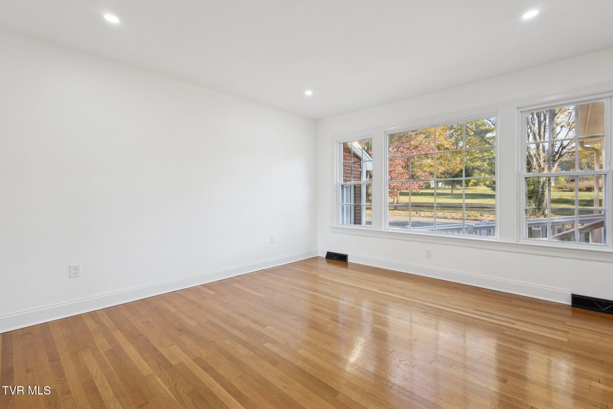 21 Dodge Street Lebanon, VA 24266 - Photo 14 of 41 21-Dodge-St-WindowStill 11