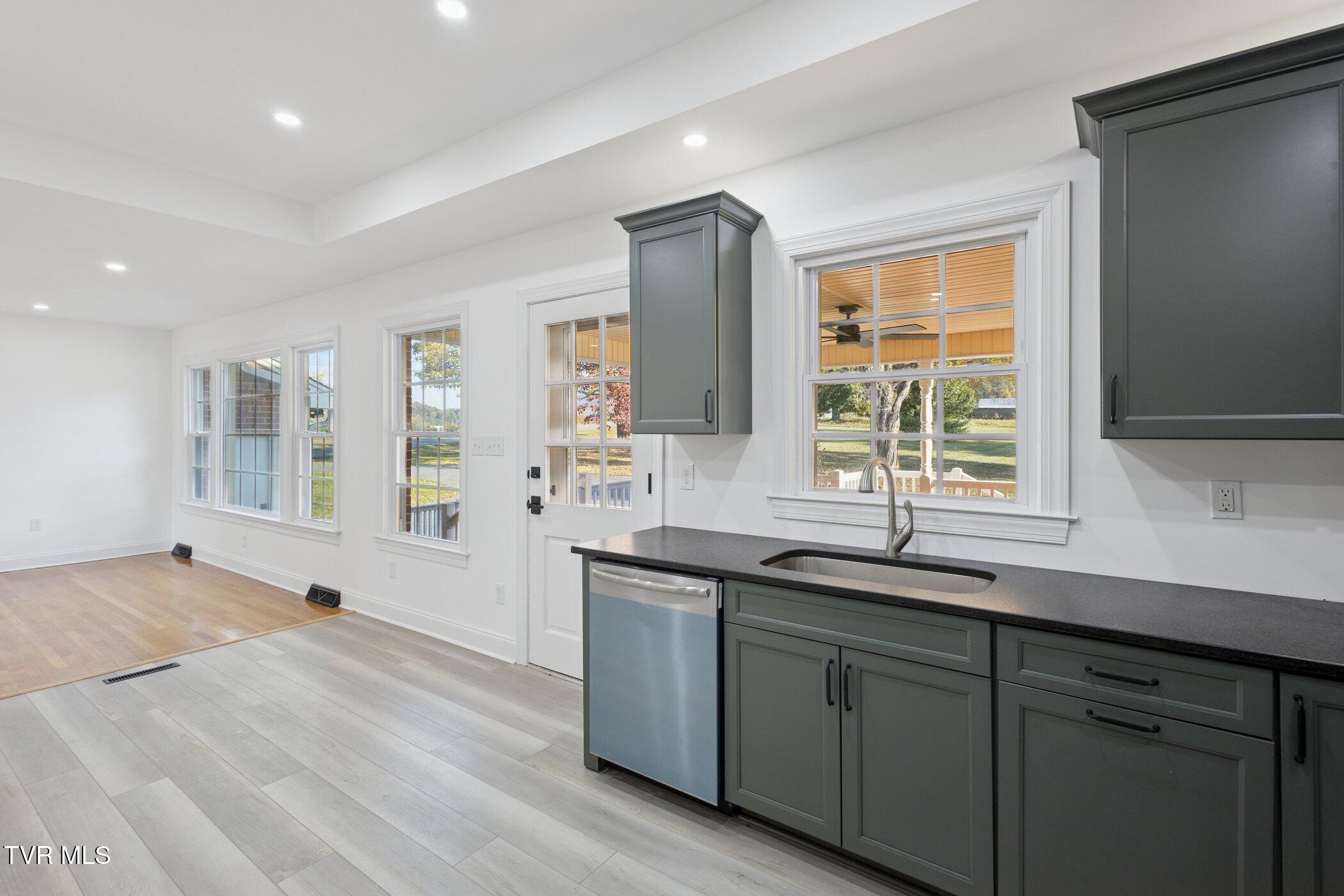 21 Dodge Street Lebanon, VA 24266 - Photo 19 of 41 21-Dodge-St-WindowStill 17