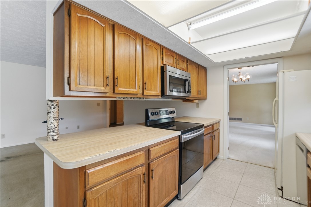 9964 Hummingbird Way Dayton, OH 45458 - Photo 20 of 57 This functional kitchen provides a practical and efficient space for everyday living.
