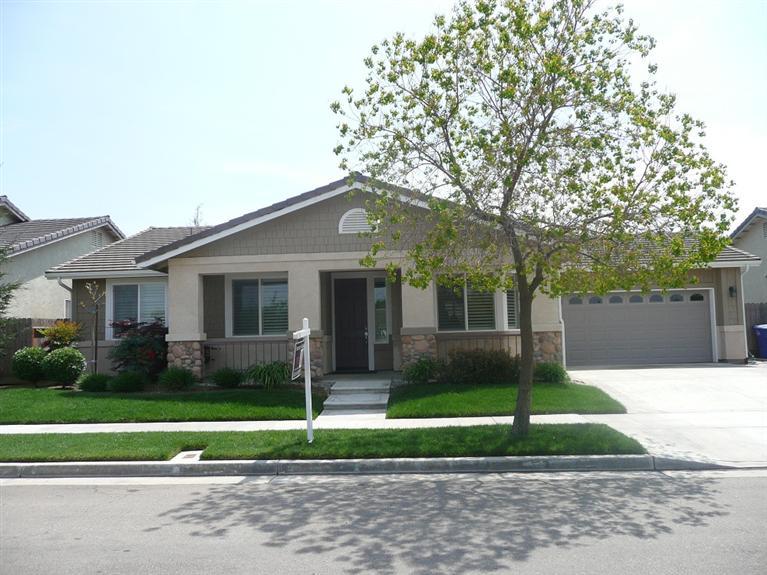 1891 East Duff Avenue Reedley, CA 93654 - Photo 1 of 10 Gallery Image 1