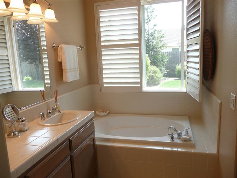 1891 East Duff Avenue Reedley, CA 93654 - Photo 6 of 10 Gallery Image 6